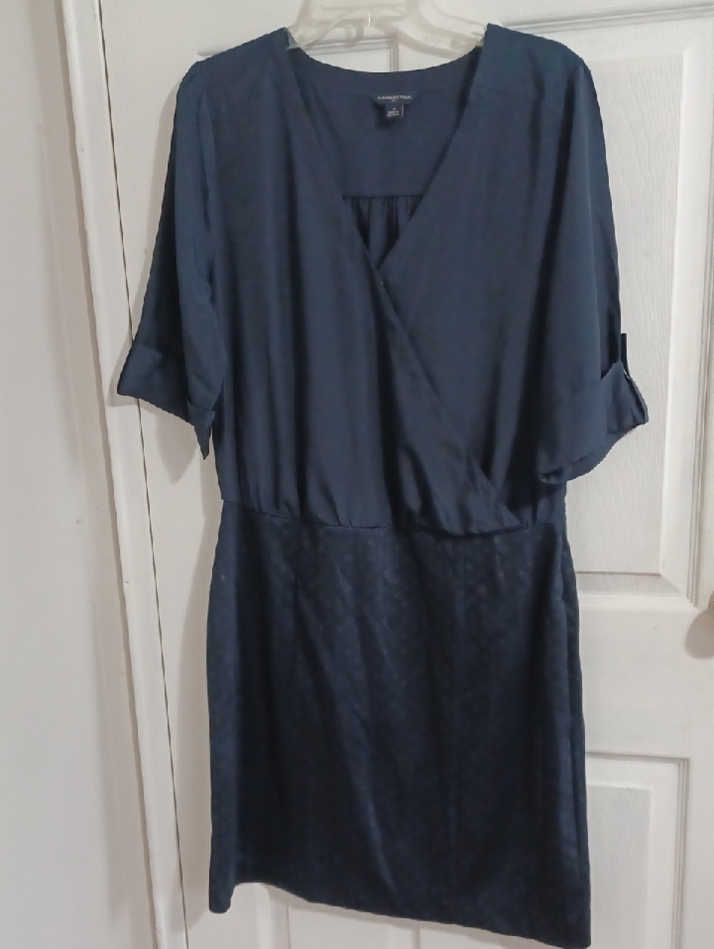 Banana Republic Navy V-Neck Career Style Midi Short Sleeve Dress. NWT. Size 14